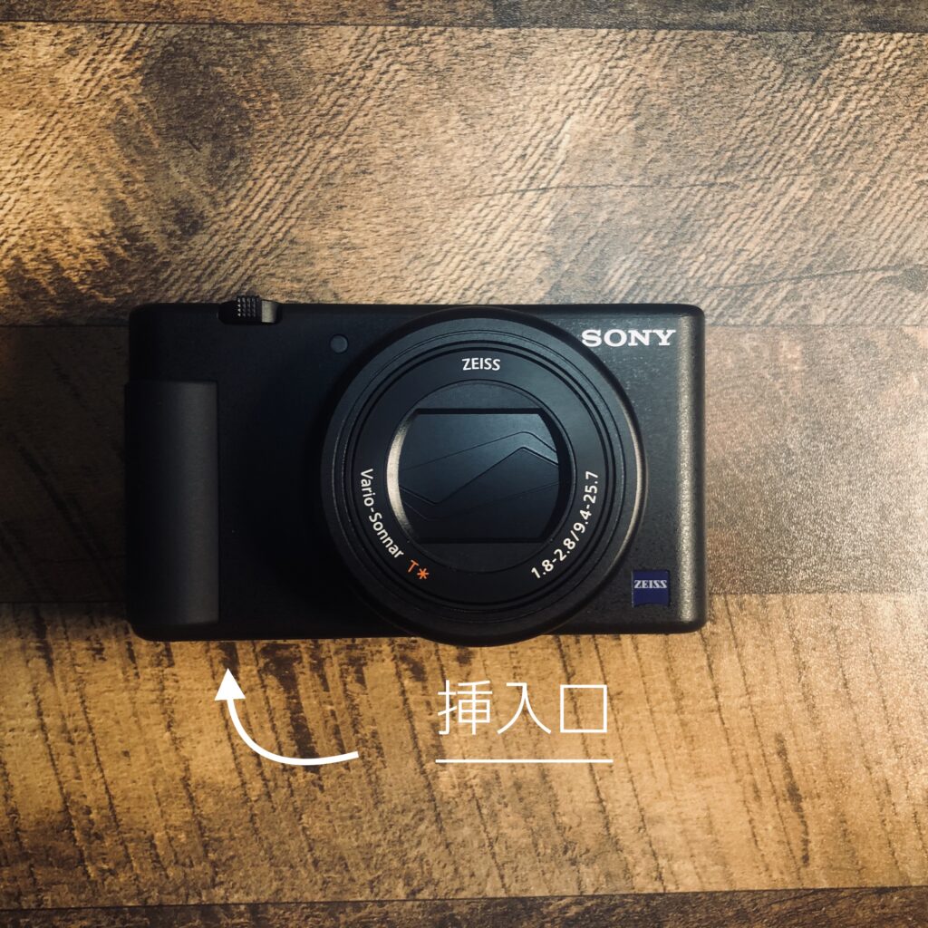 バッテリー/メモリーカード挿入口